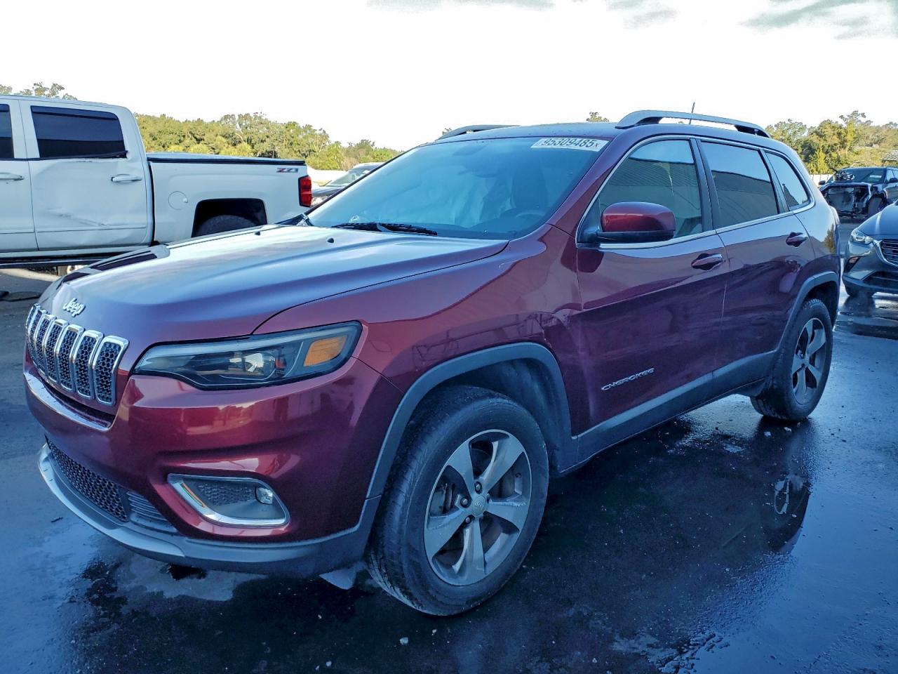 Salvage Jeep Cherokee Image