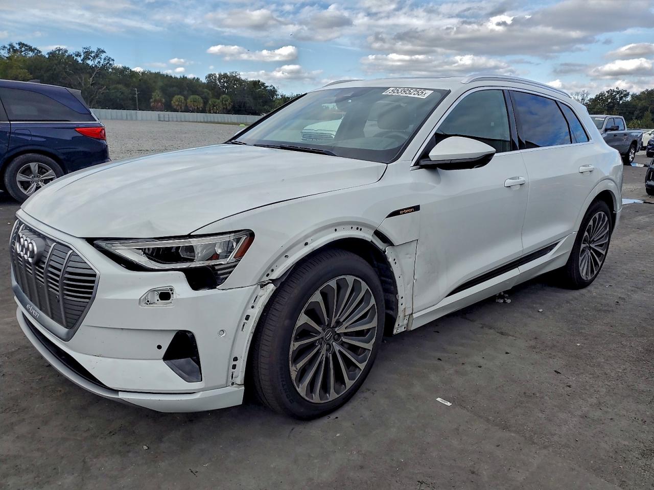 Salvage Audi e-tron Image
