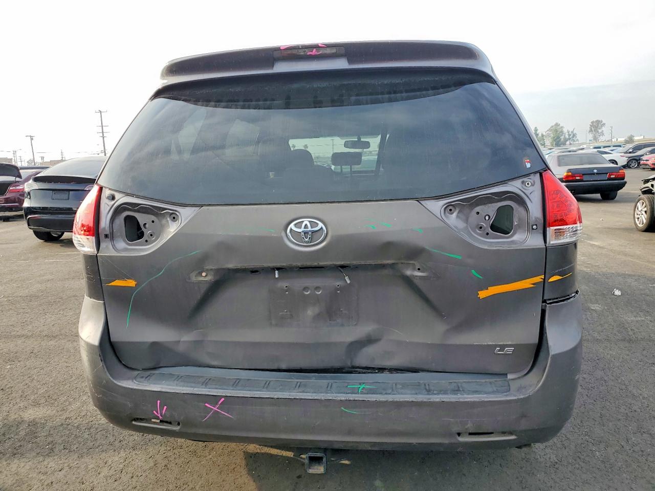Toyota Sienna Le 8-passenger