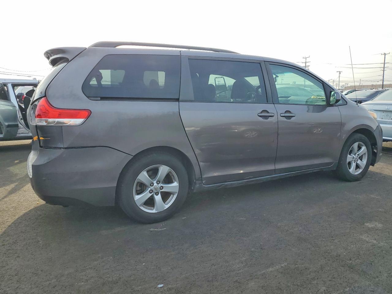 Toyota Sienna Le 8-passenger