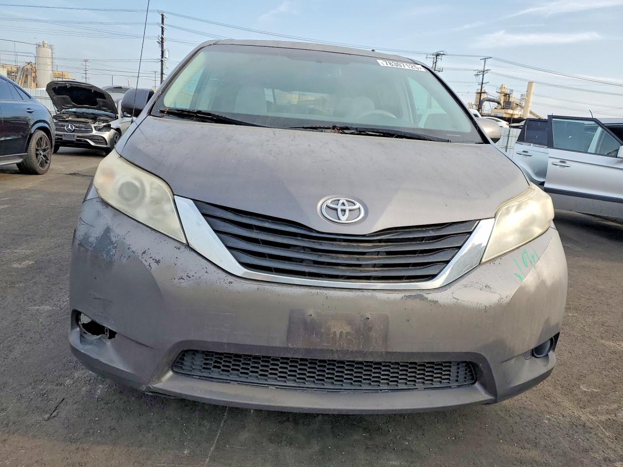 Toyota Sienna Le 8-passenger