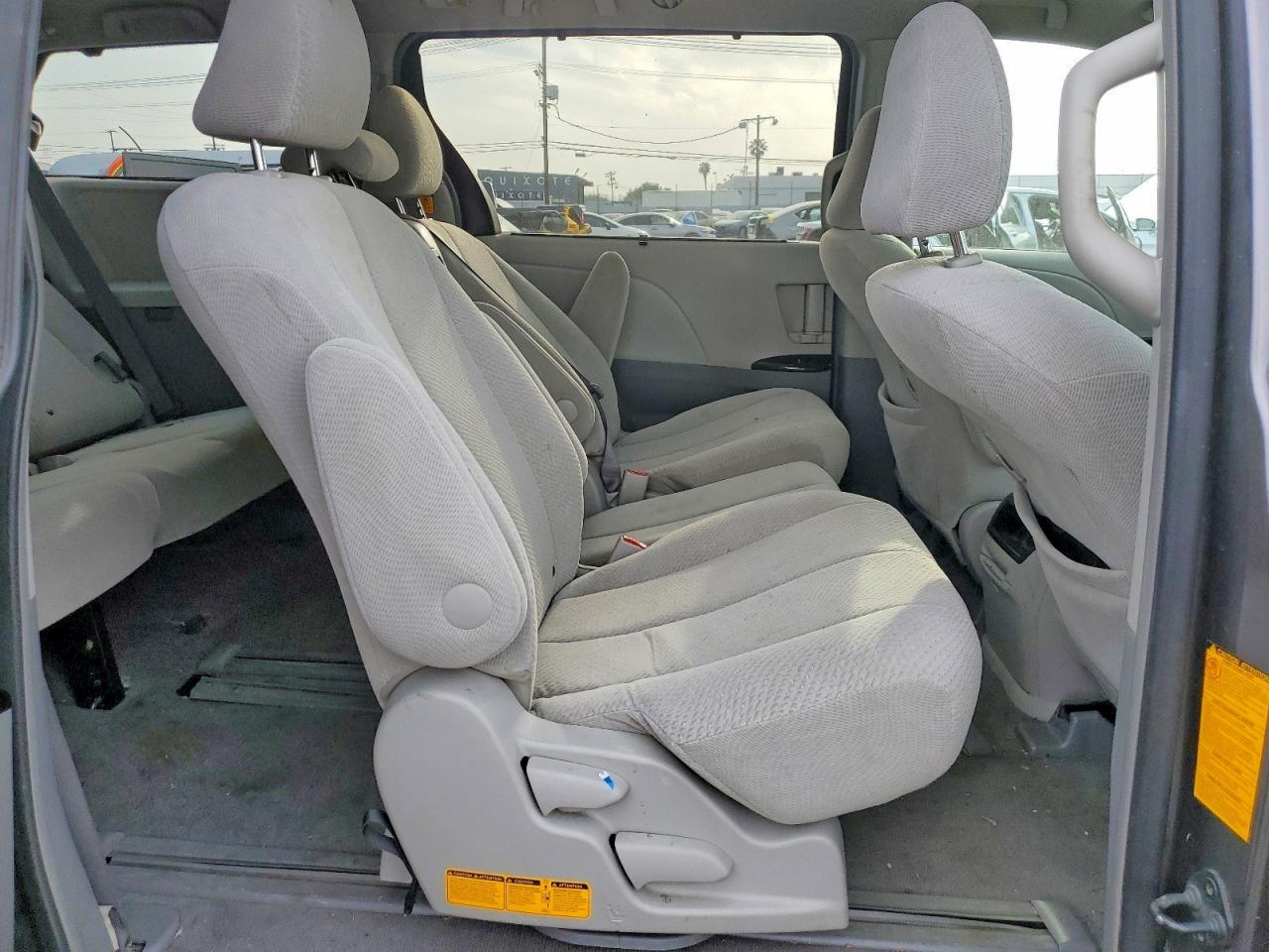 Toyota Sienna Le 8-passenger