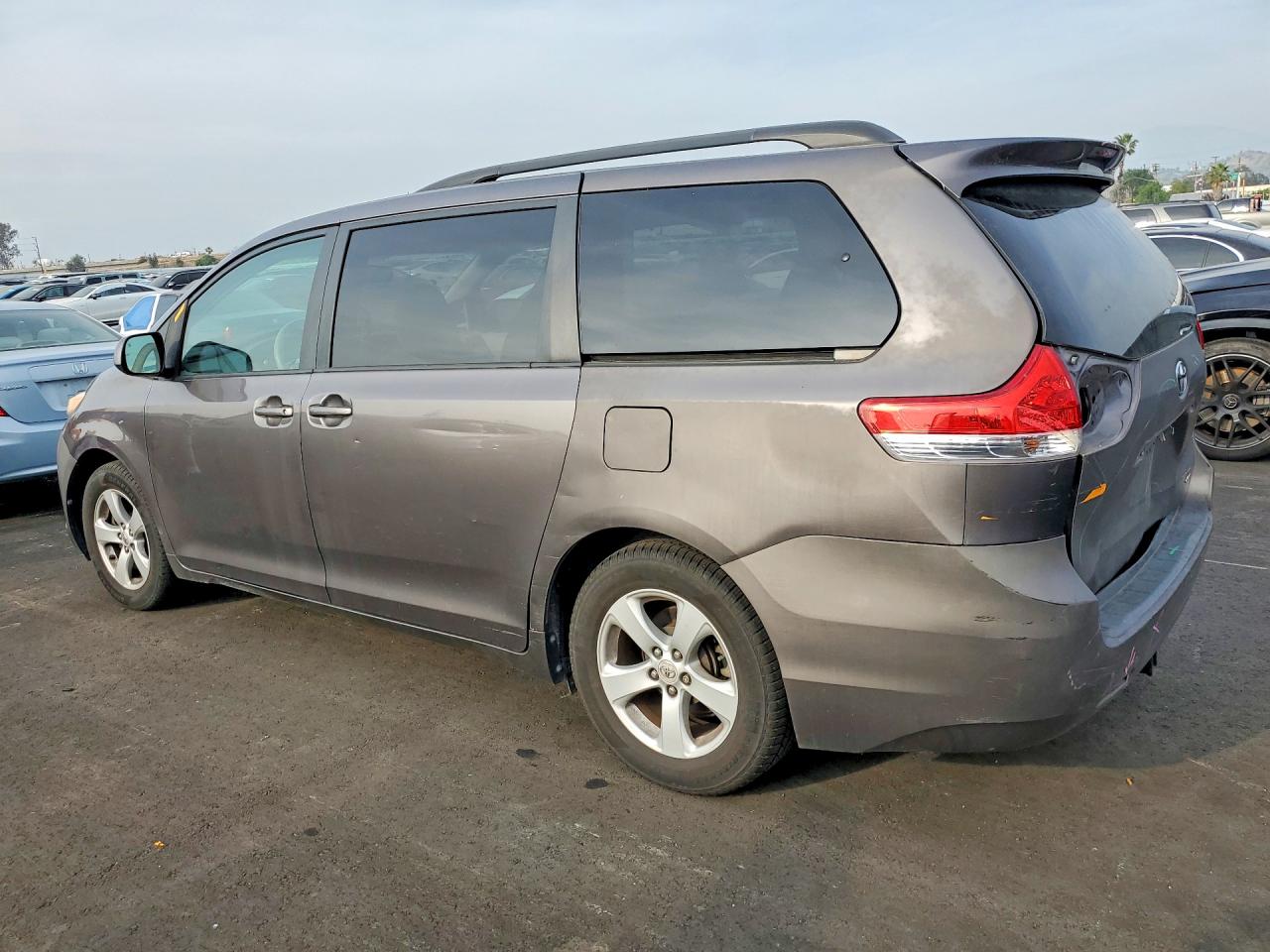 Toyota Sienna Le 8-passenger