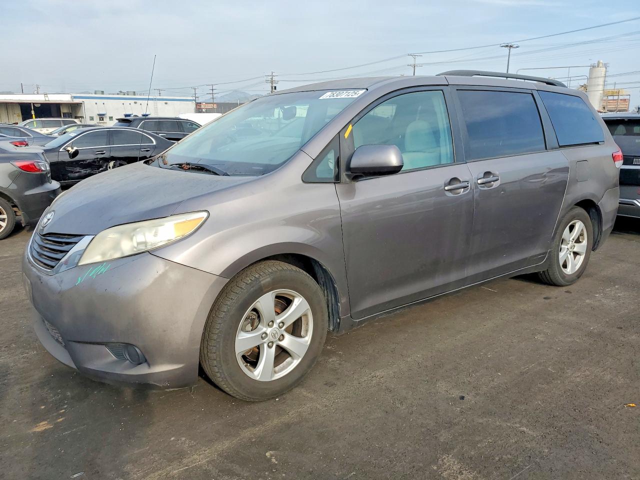 Salvage Toyota Sienna Image
