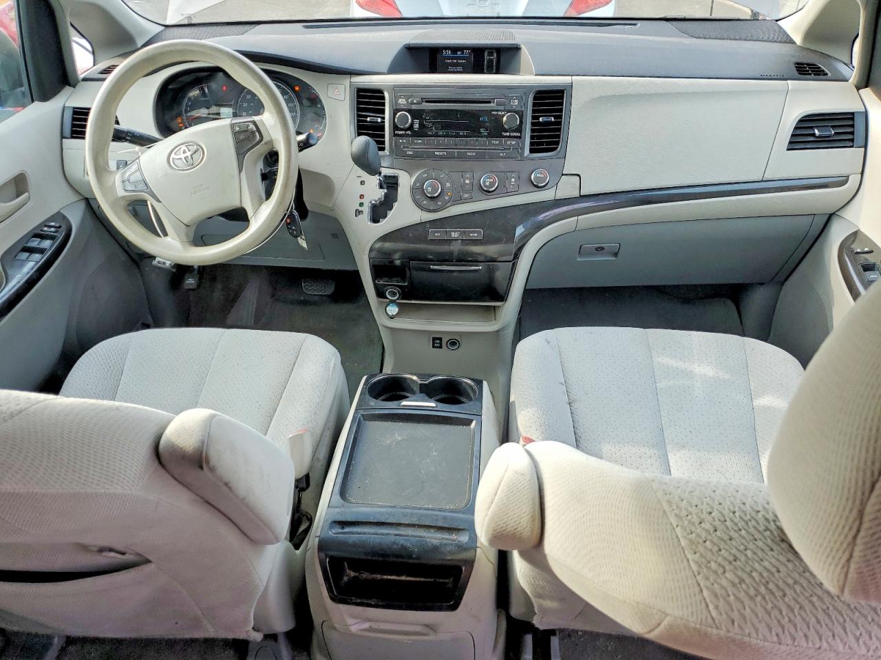 Toyota Sienna Le 8-passenger