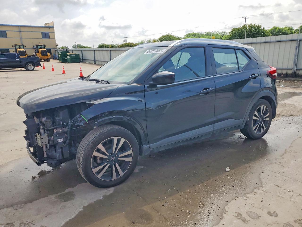 Salvage Nissan Kicks Image