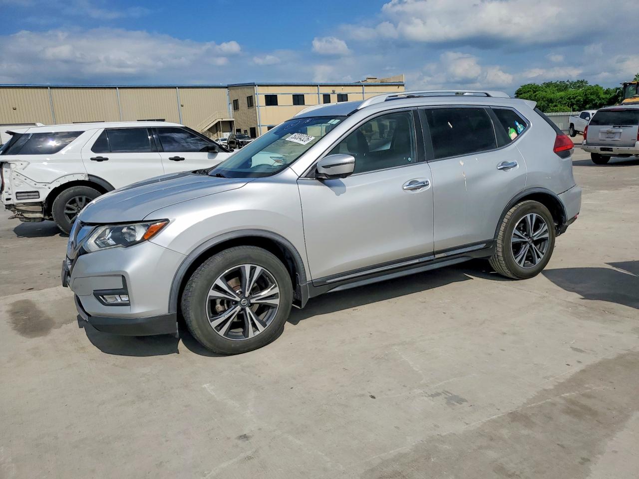 Salvage Nissan Rogue Image