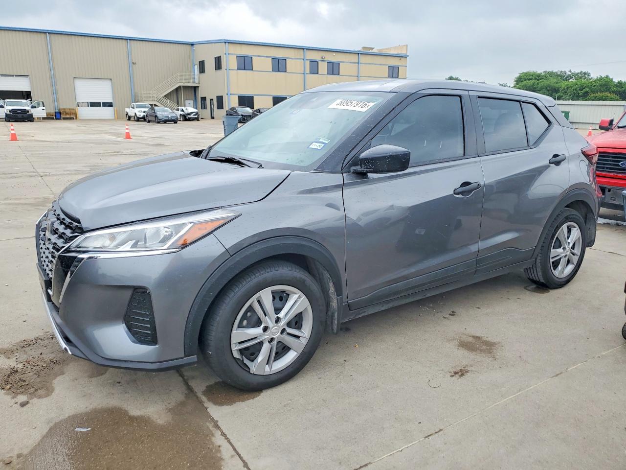 Salvage Nissan Kicks Image