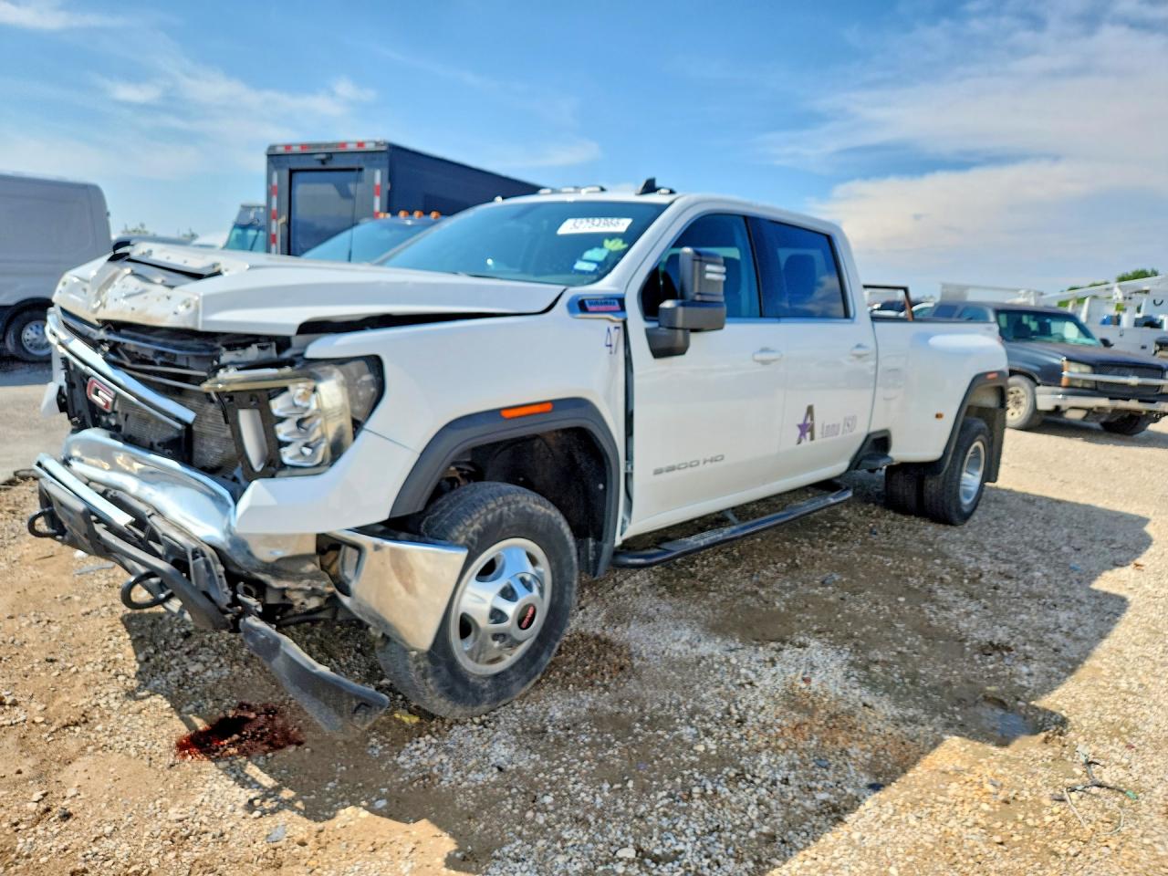 Salvage GMC Sierra Image