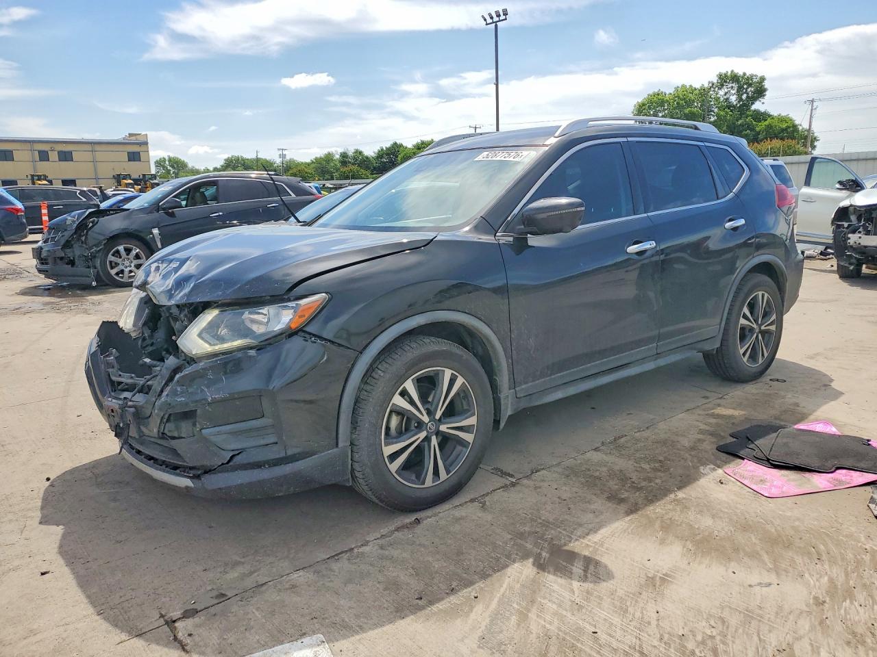 Salvage Nissan Rogue Image