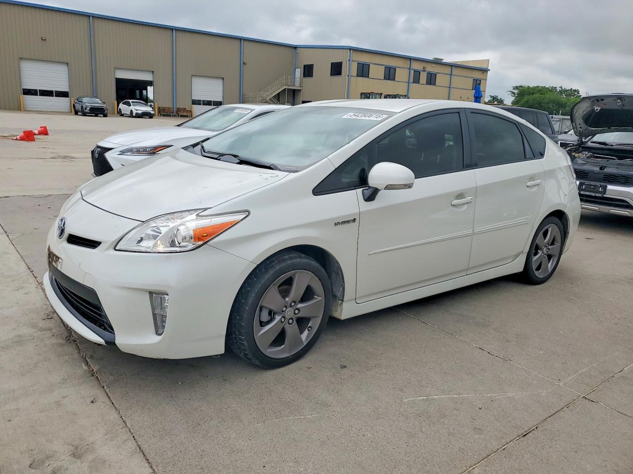 Salvage Toyota Prius Image
