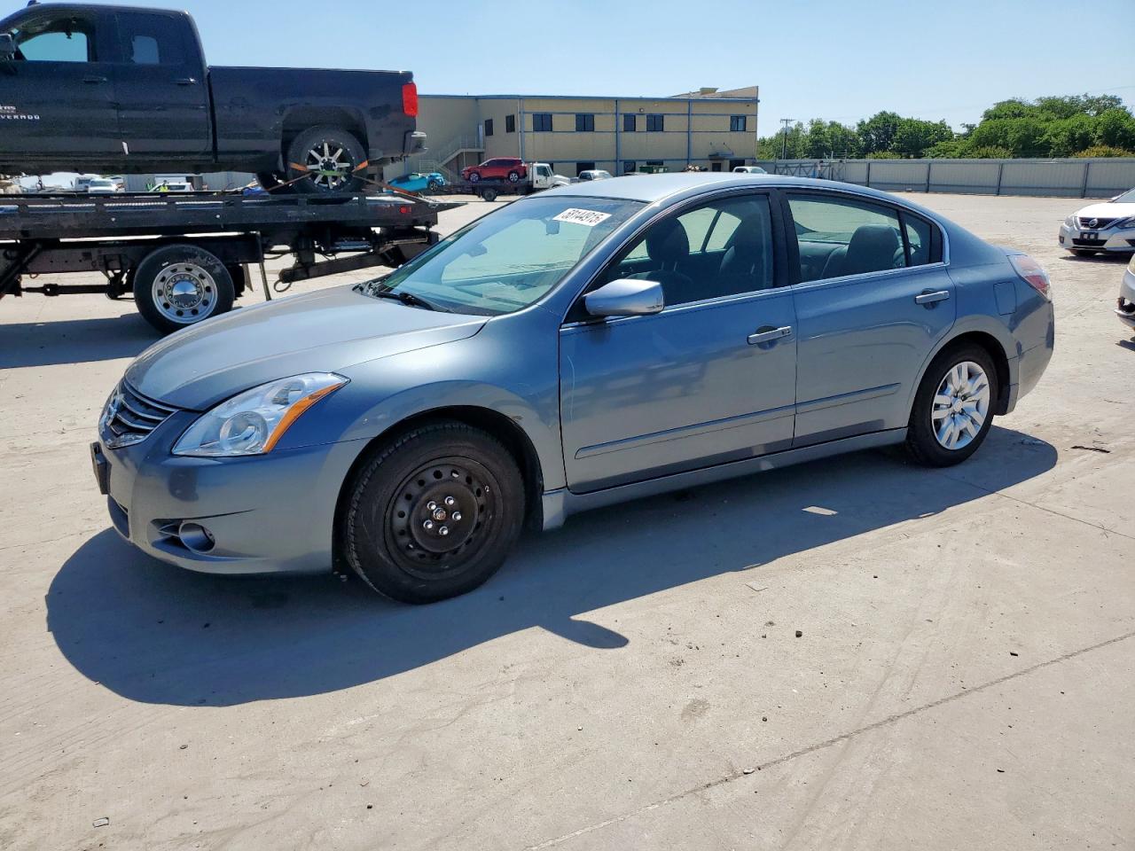 Salvage Nissan Altima Image