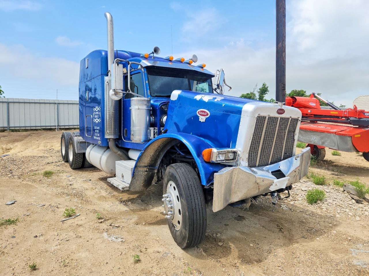 Salvage Peterbilt 379 Image