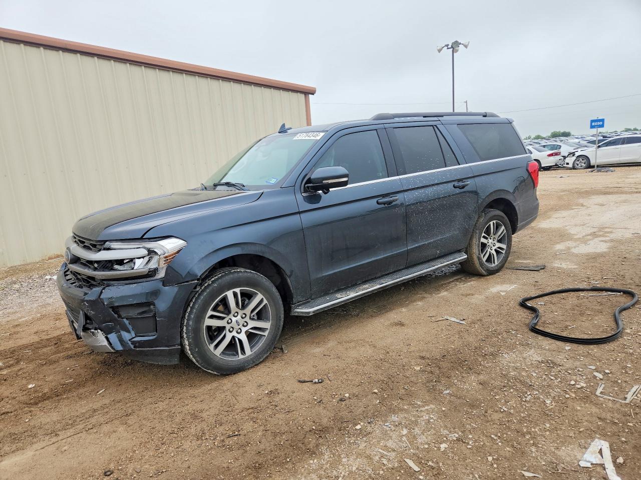 Salvage Ford Expedition Image