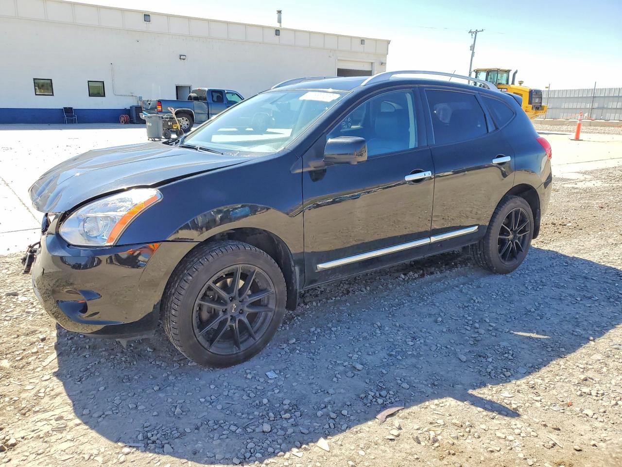 Salvage Nissan Rogue Image