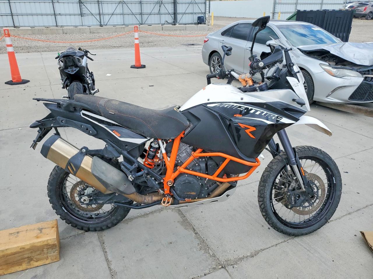 Salvage KTM Motorcycle Image