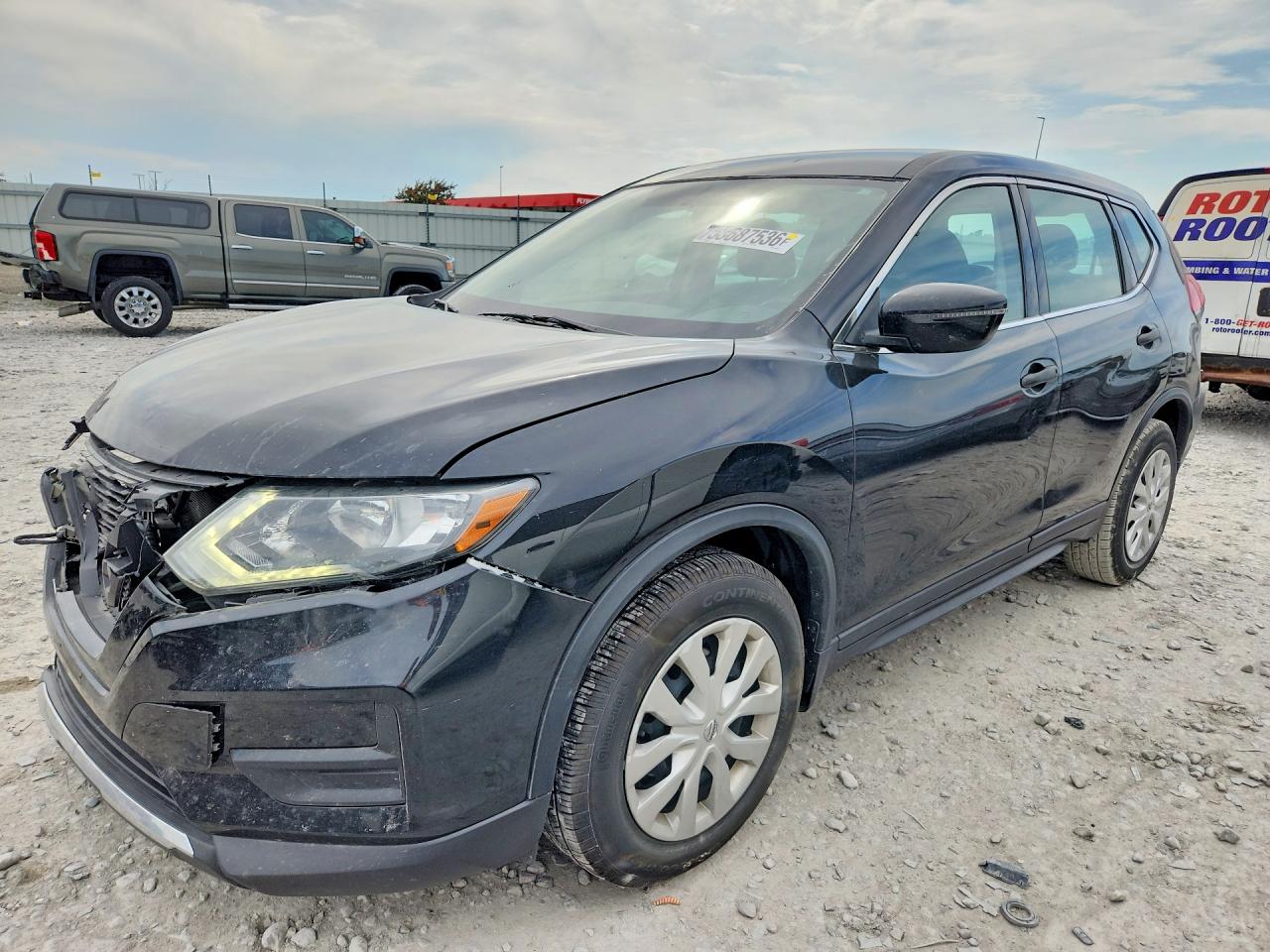 Salvage Nissan Rogue Image