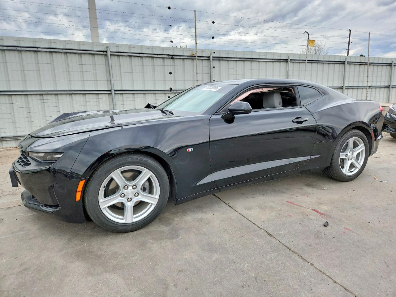 Salvage Chevrolet Camaro Image