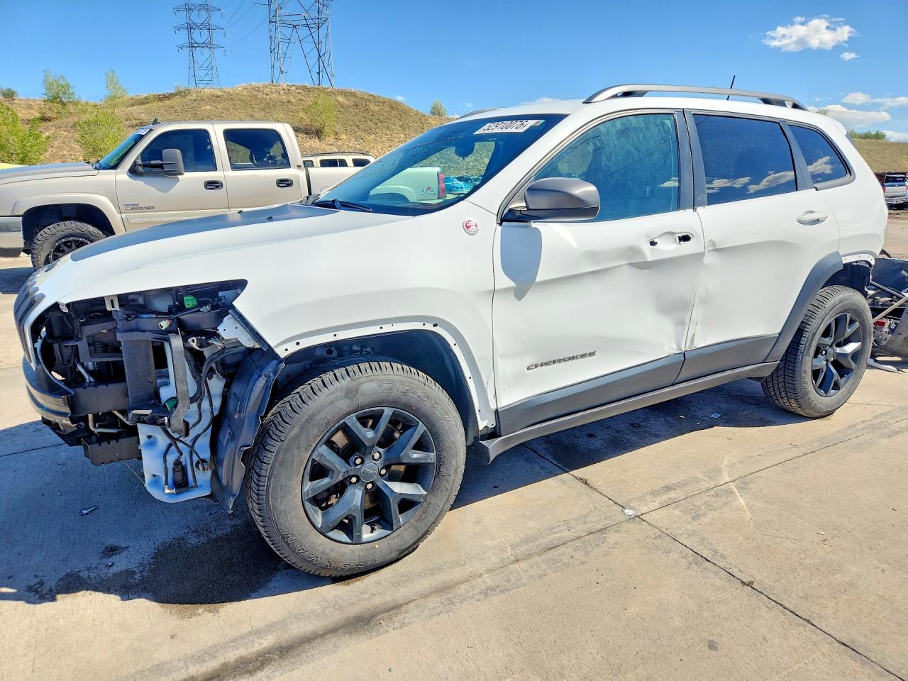Salvage Jeep Cherokee Image