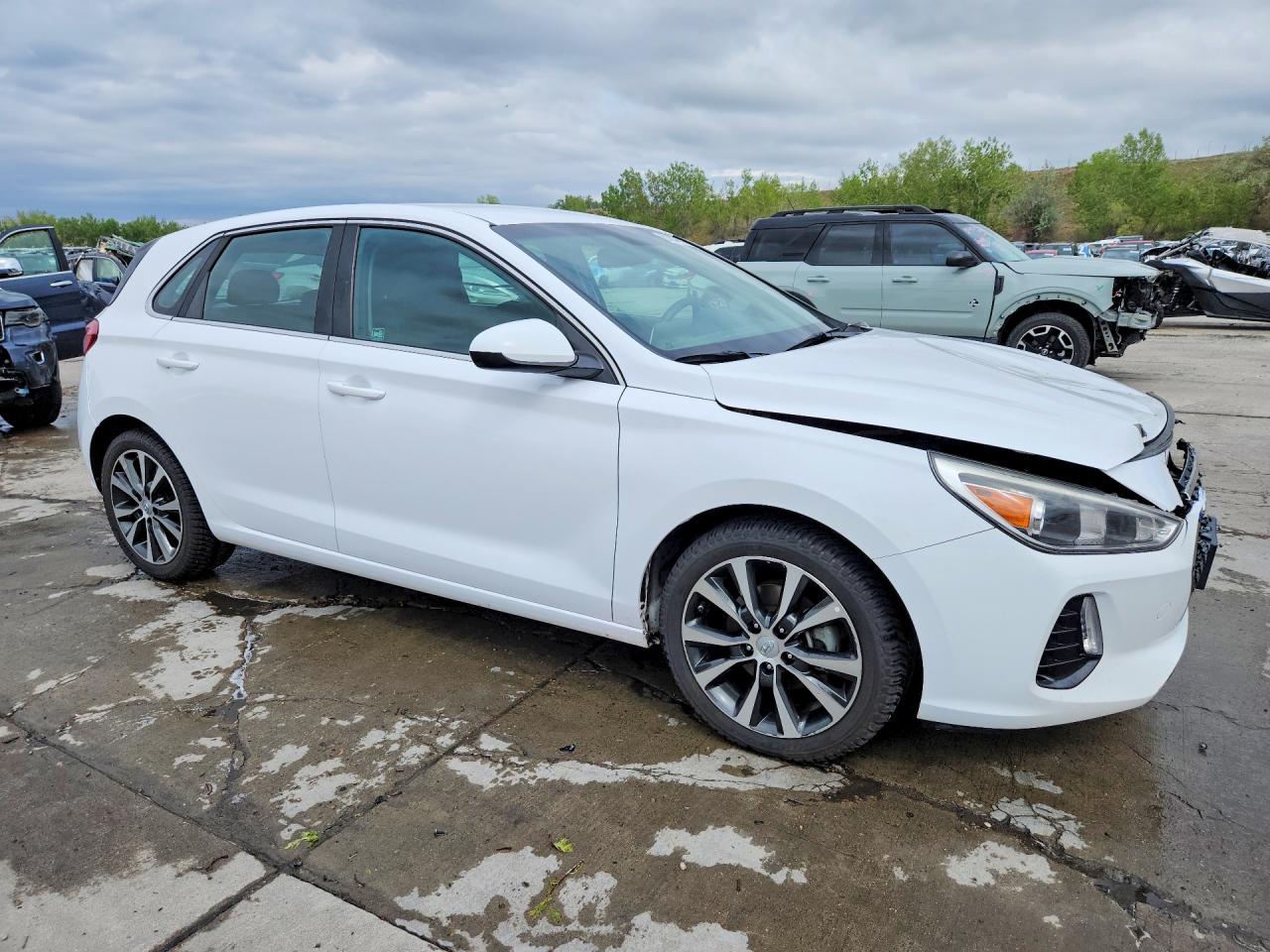 Hyundai ELANTRA Base