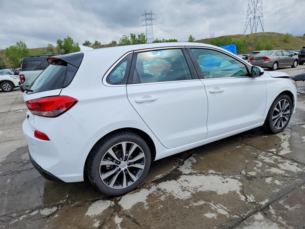 Hyundai ELANTRA Base