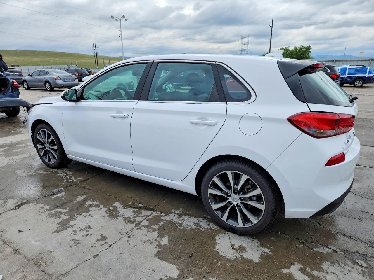 Hyundai ELANTRA Base