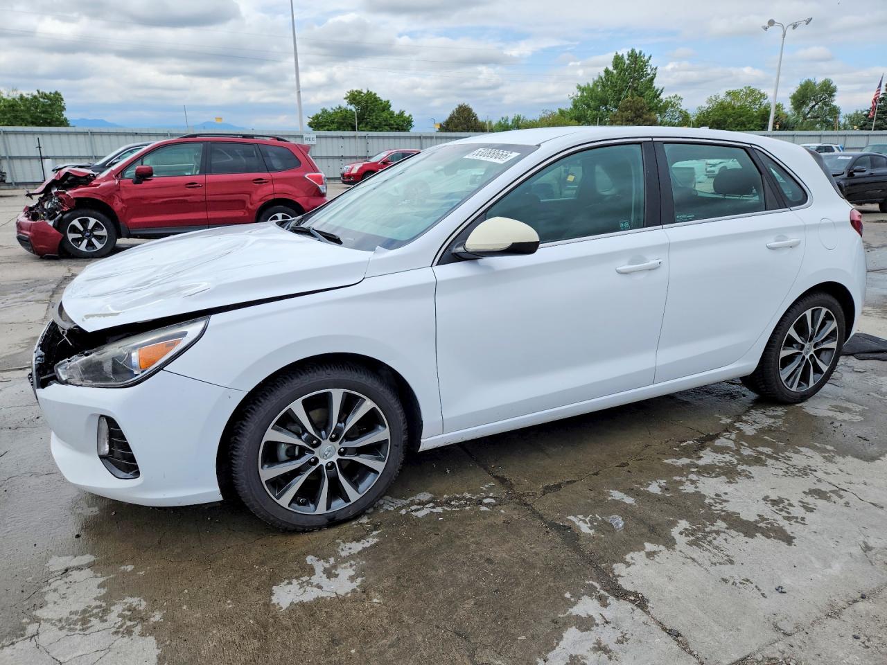Salvage Hyundai ELANTRA Image