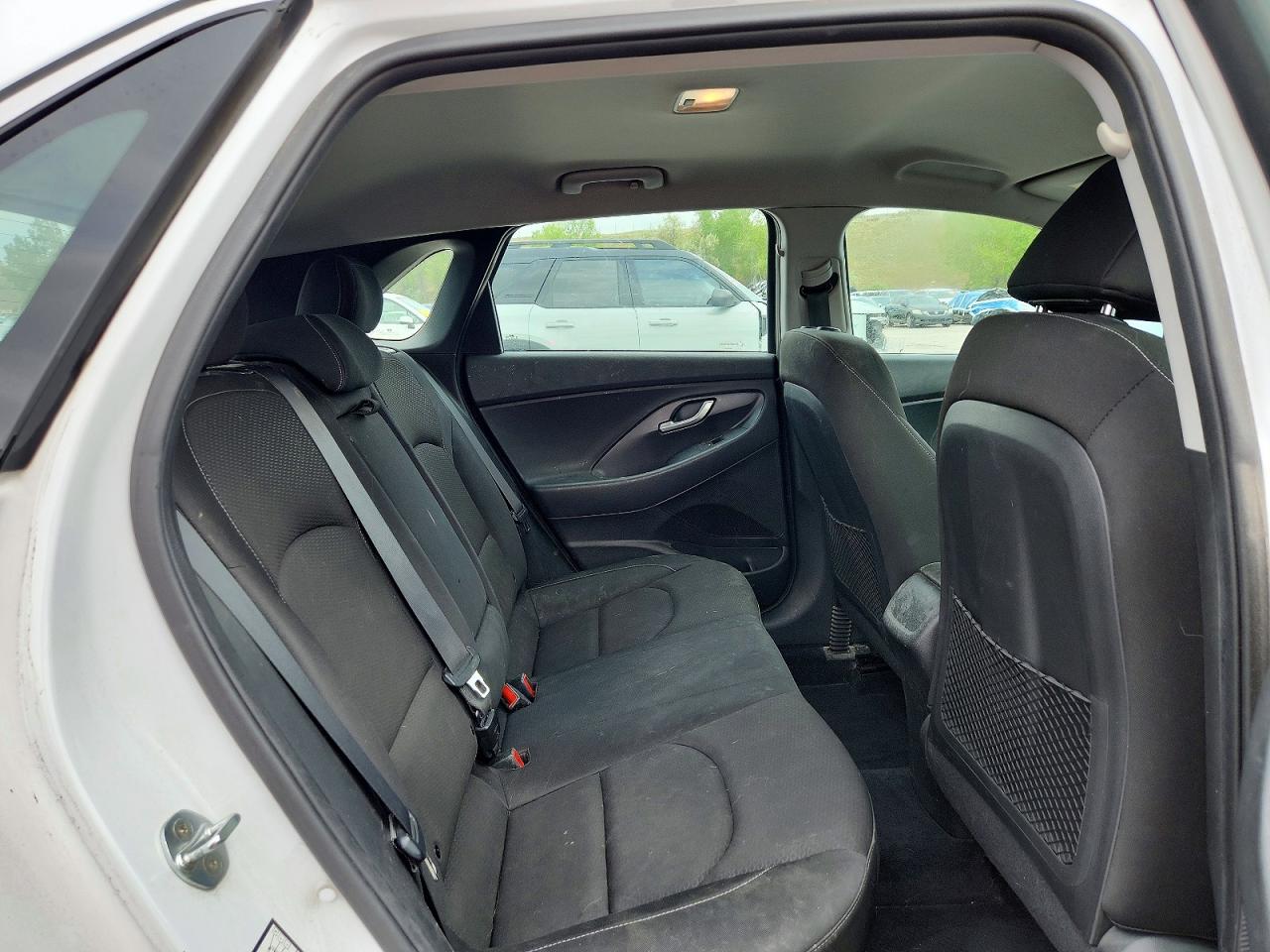 Hyundai ELANTRA Base