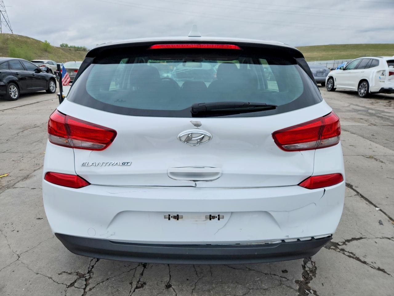 Hyundai ELANTRA Base