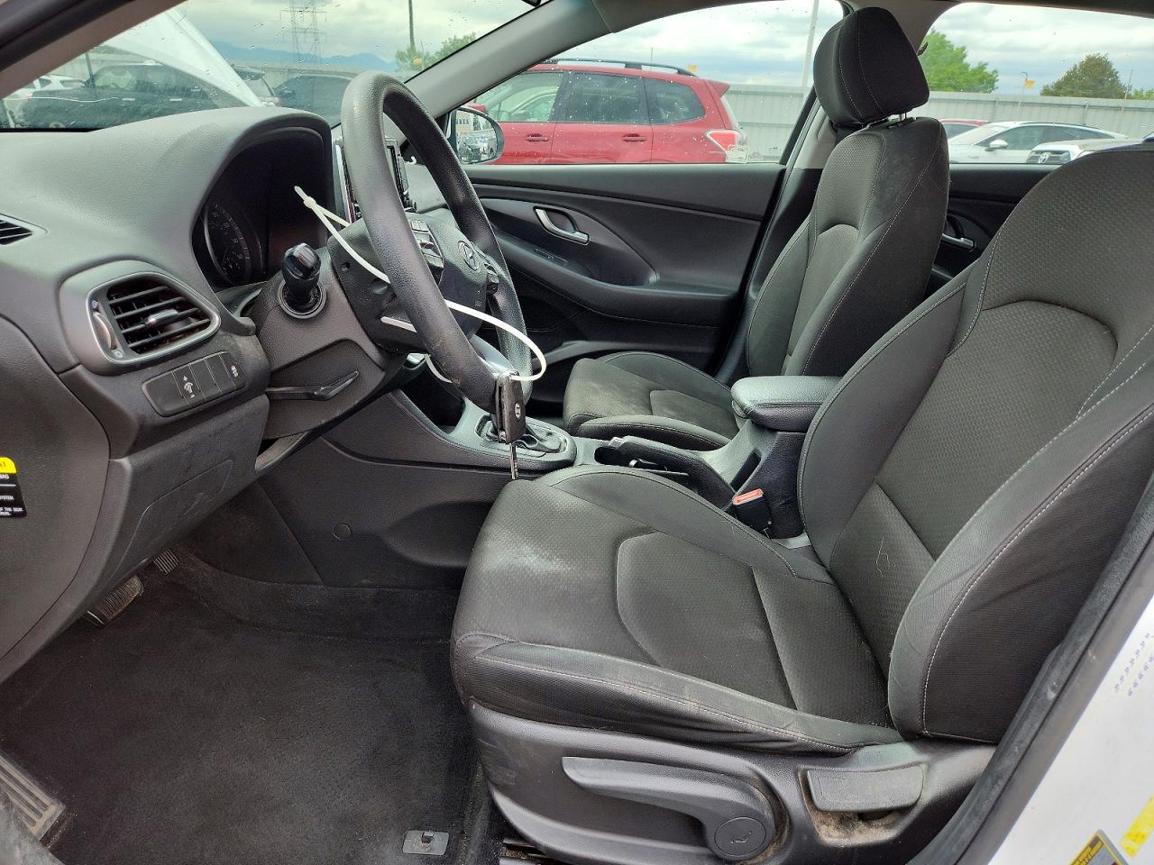 Hyundai ELANTRA Base