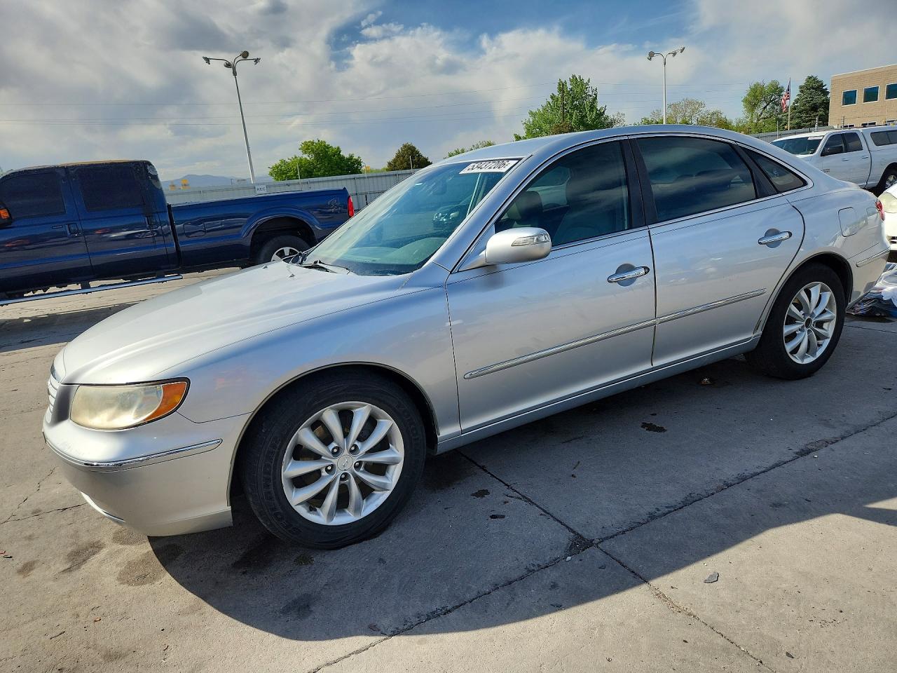Salvage Hyundai Azera Image