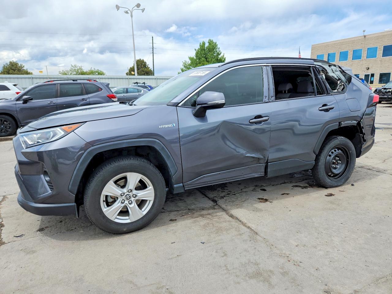 Salvage Toyota RAV4 Image