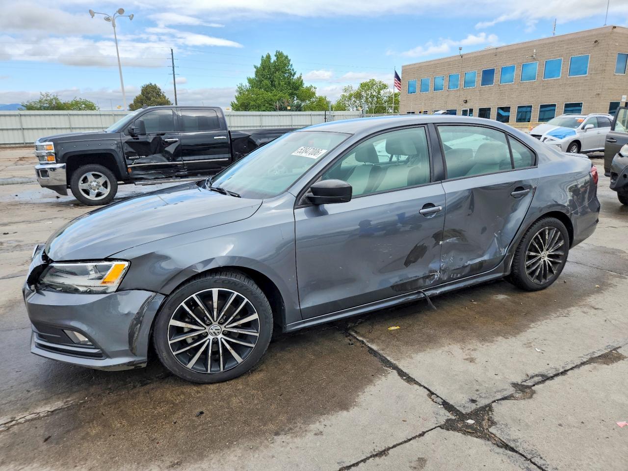 Salvage Volkswagen Jetta Image
