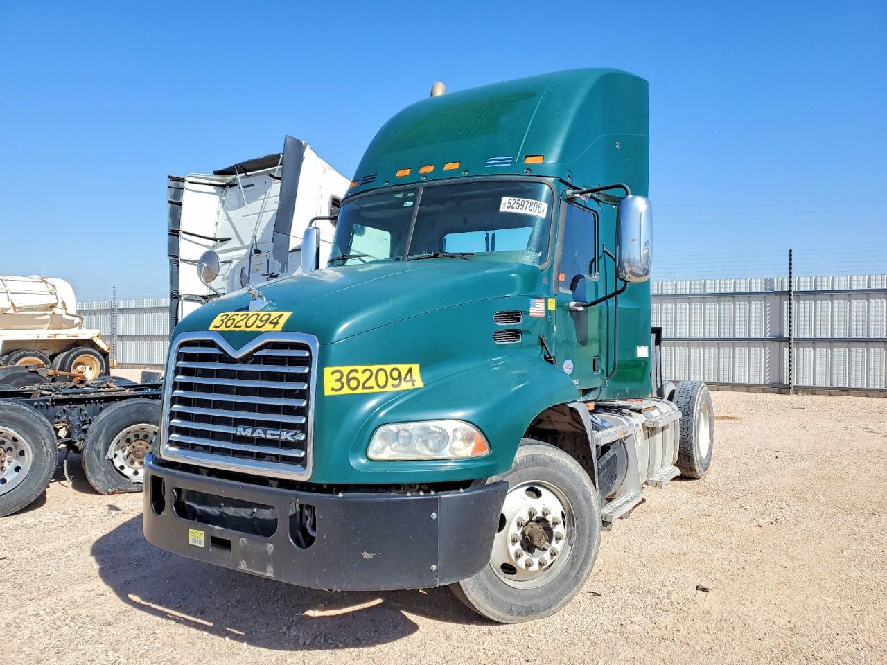 Mack 600