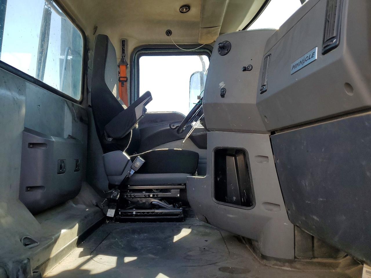 Mack 600