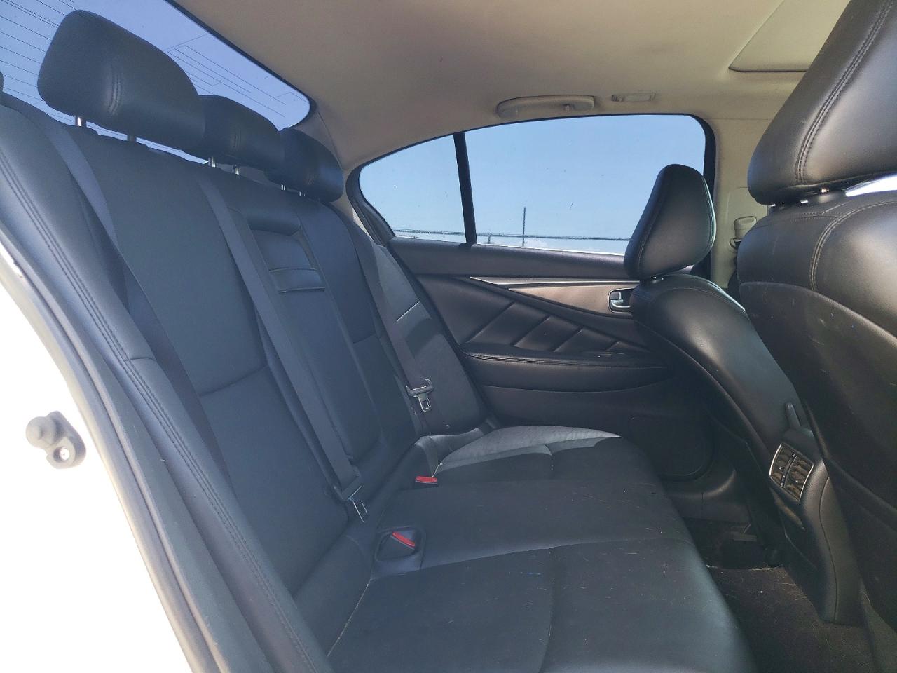 INFINITI Q50 3.0t P 3.0t Premium