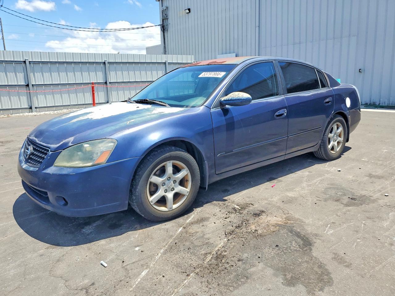 Salvage Nissan Altima Image