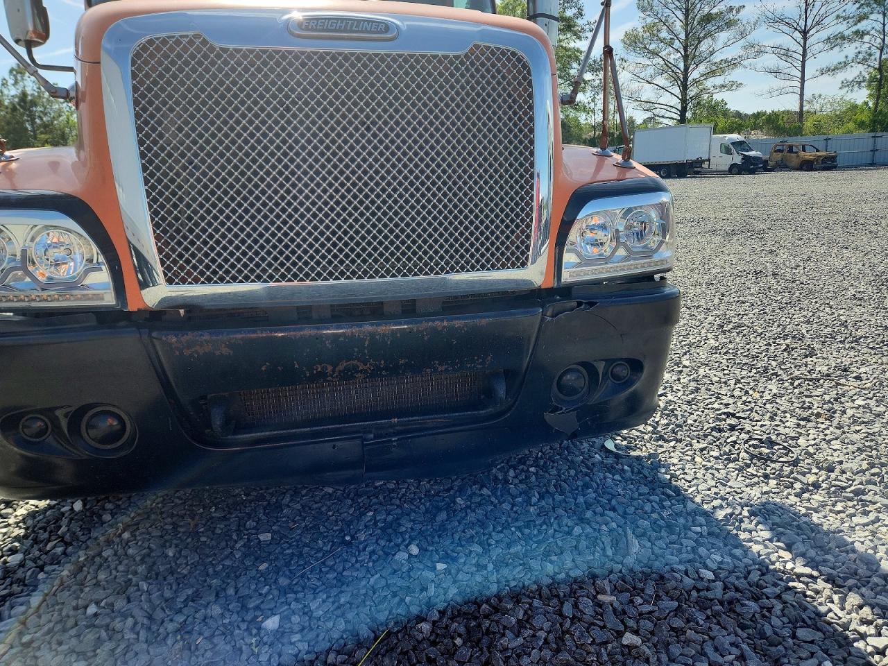Freightliner Conventional St120
