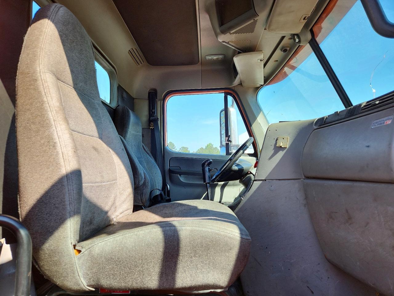 Freightliner Conventional St120
