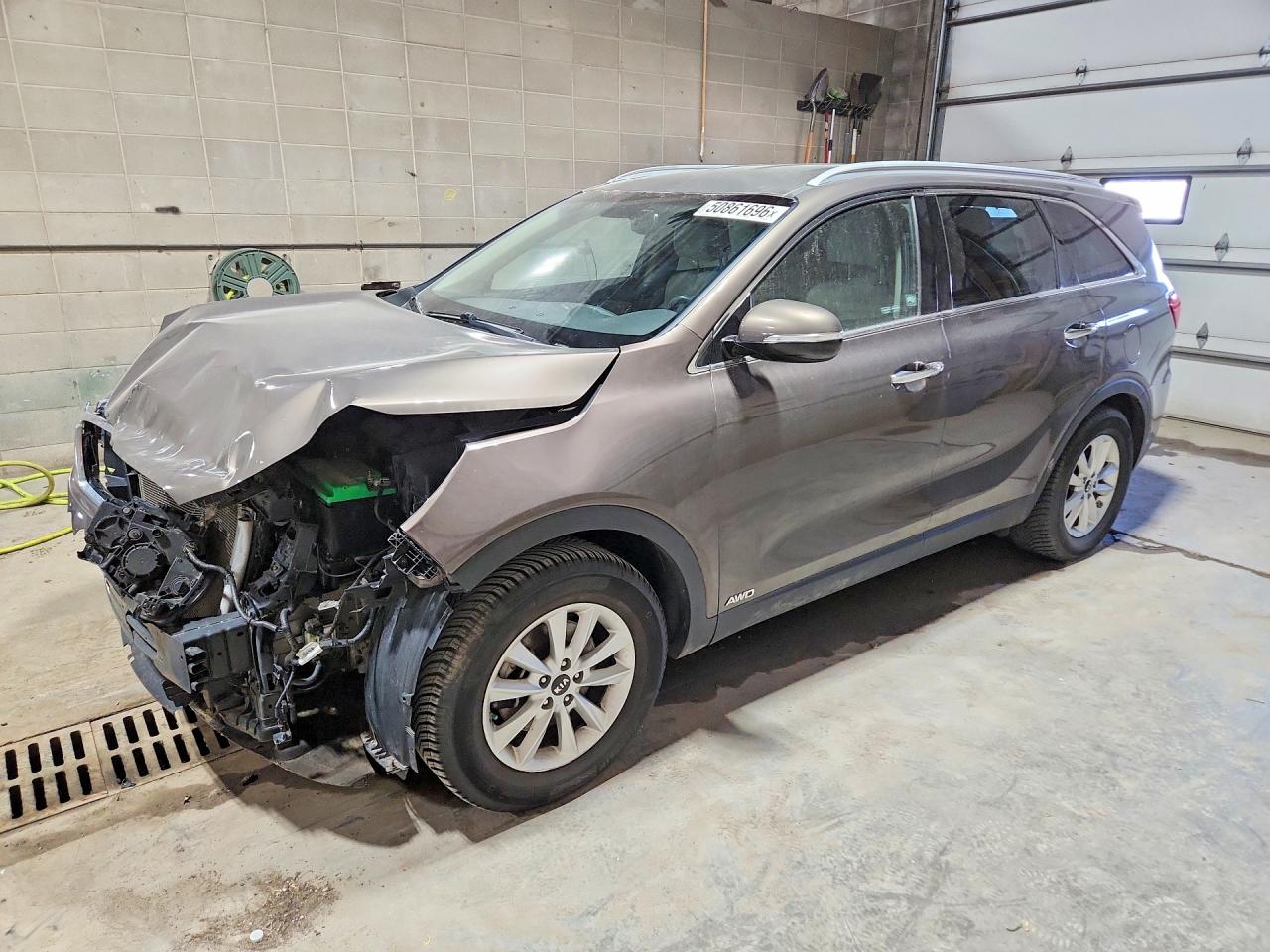 Salvage Kia Sorento Image