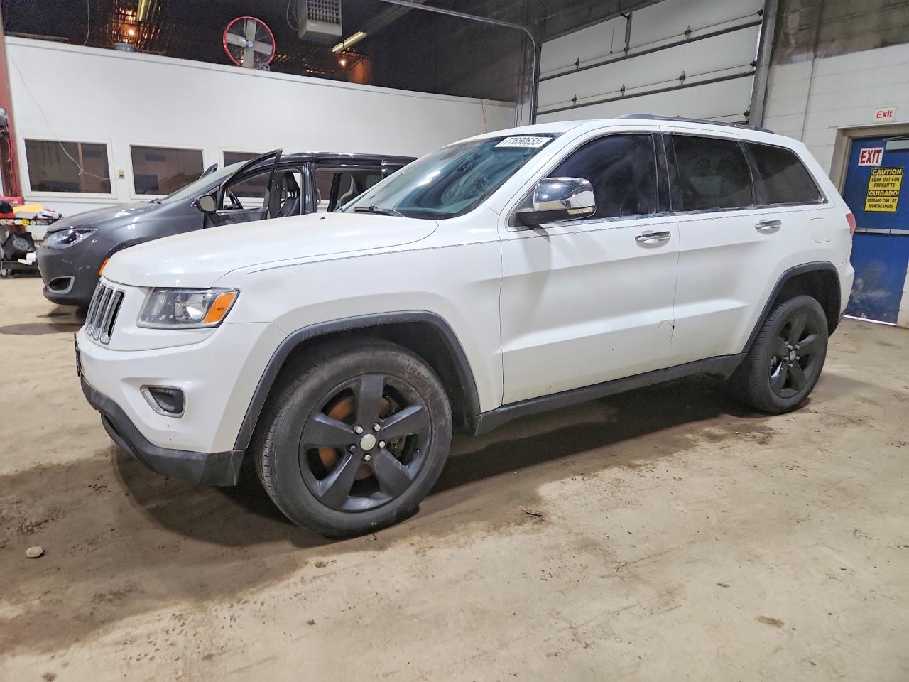 Salvage Jeep Grand Cherokee Image