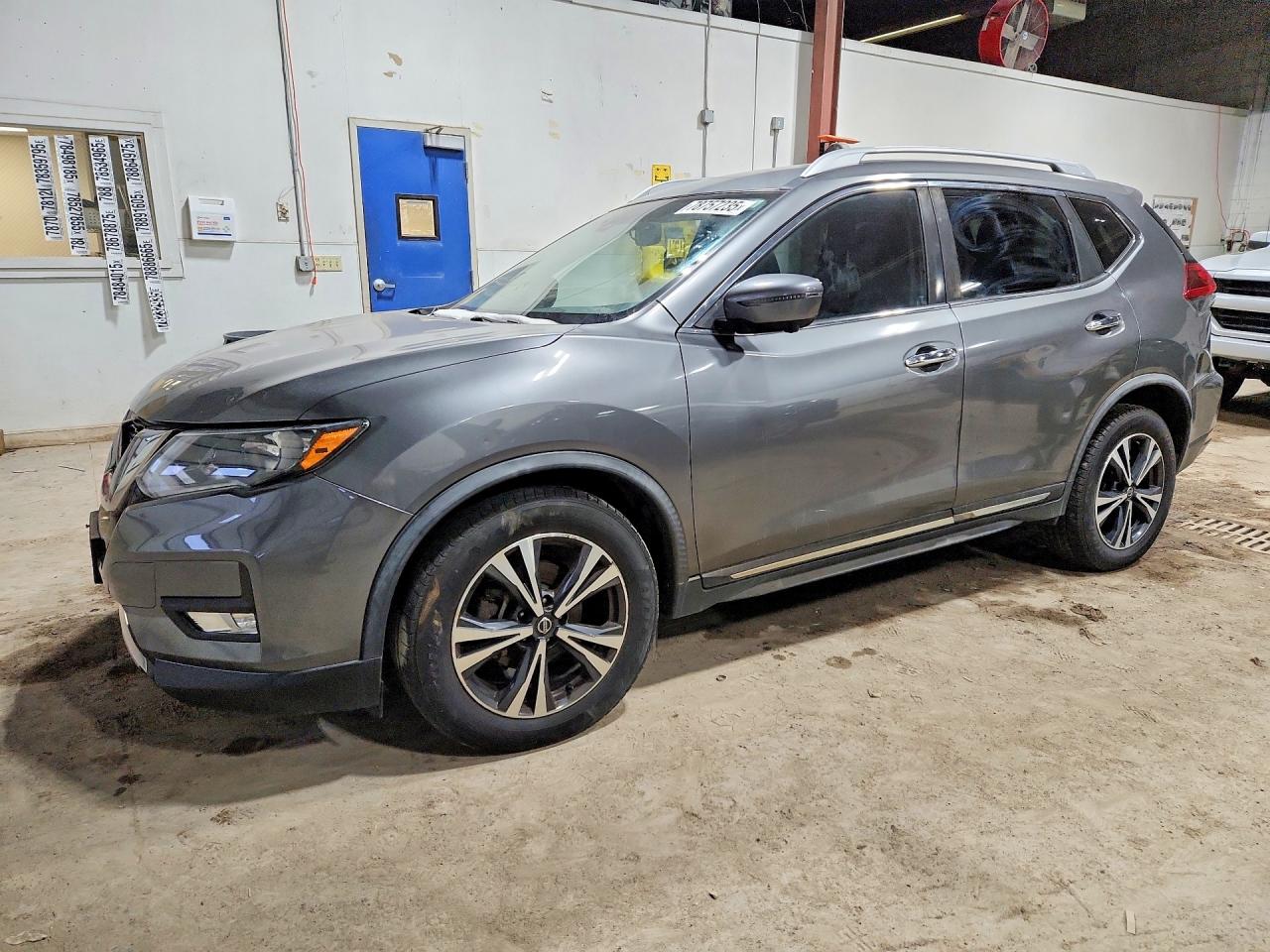 Salvage Nissan Rogue Image