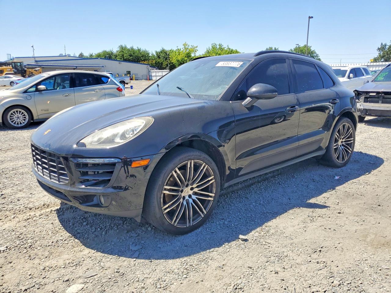 Salvage Porsche Macan Image