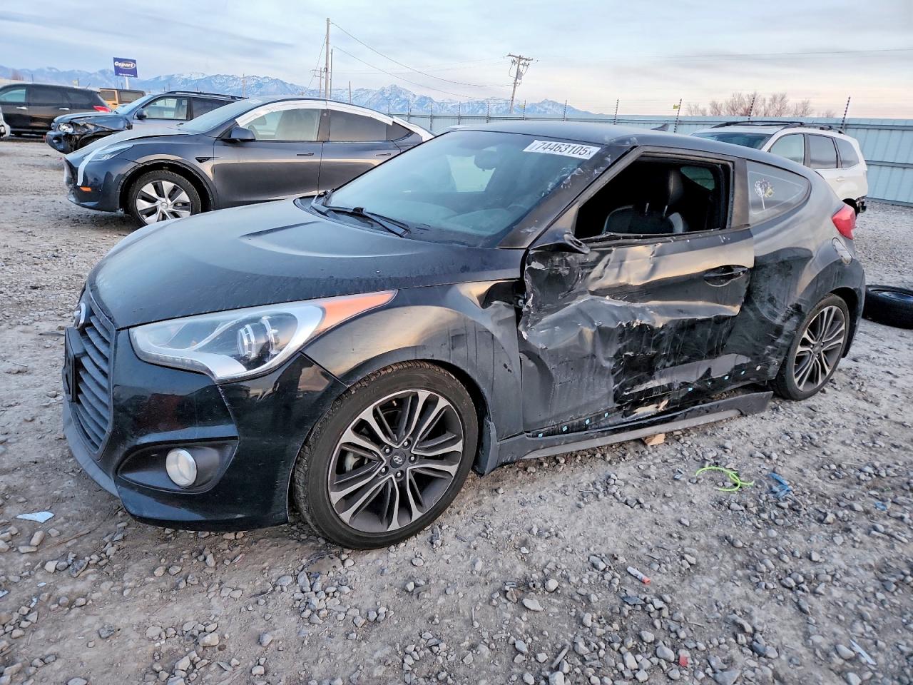 Salvage Hyundai VELOSTER Image