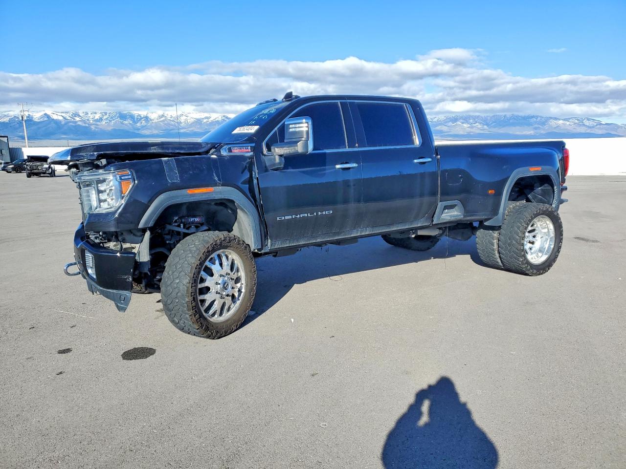 Salvage GMC Sierra Image