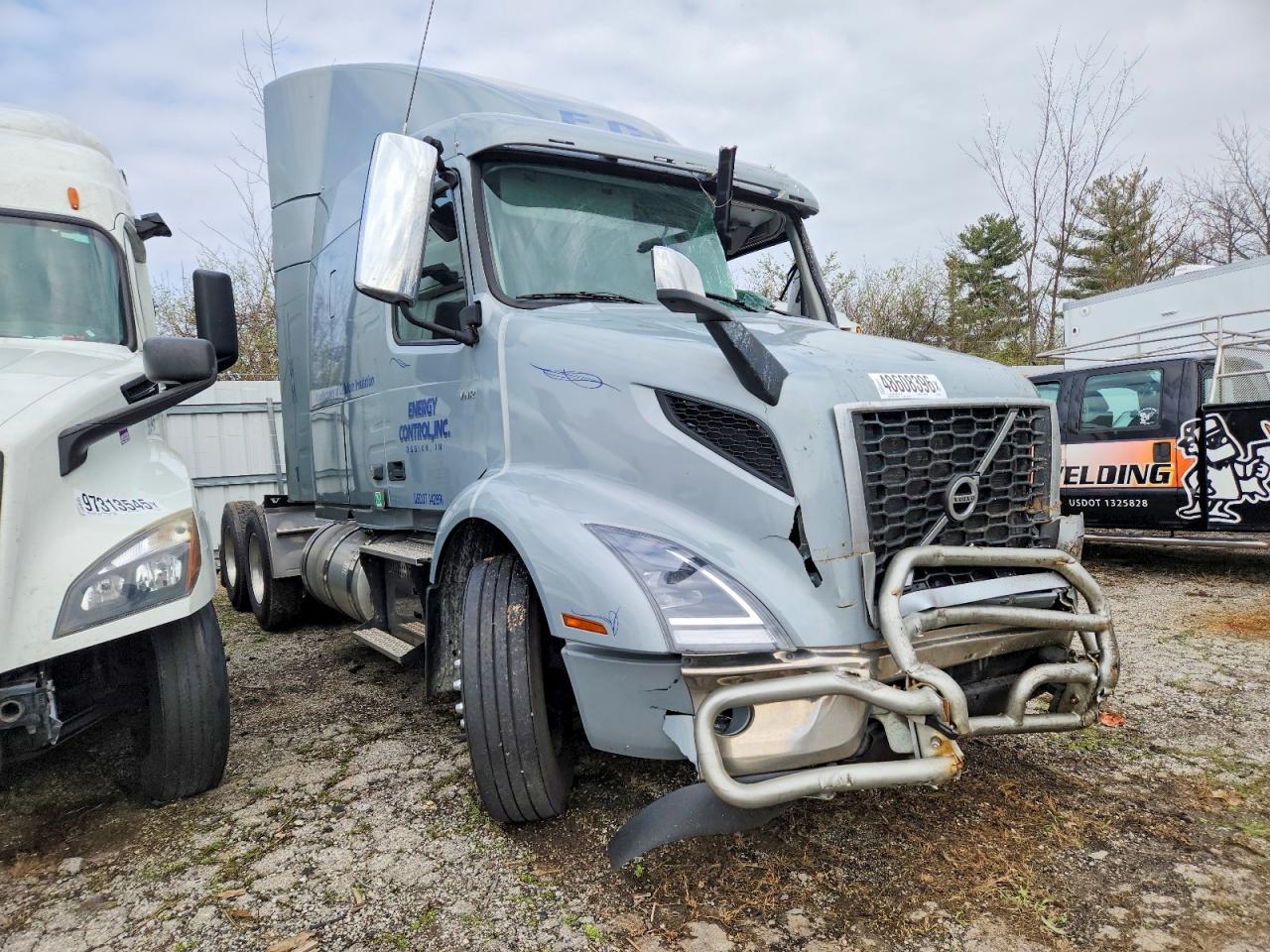 Salvage Volvo Vnr Image