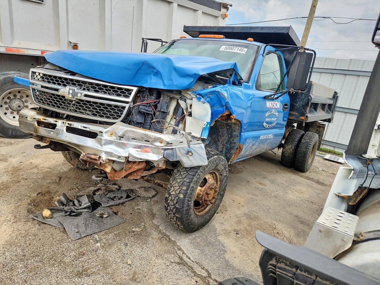 Salvage Chevrolet Silverado Image