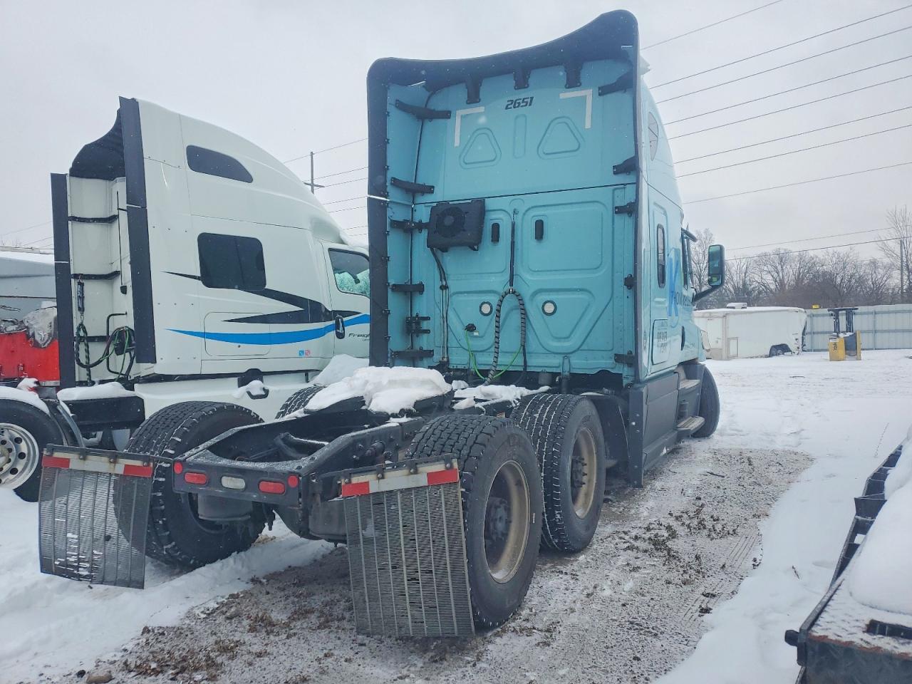 Freigliner Cascadia 126