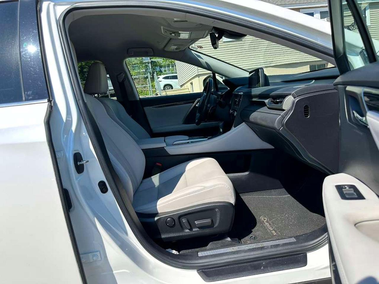 Lexus RX Base
