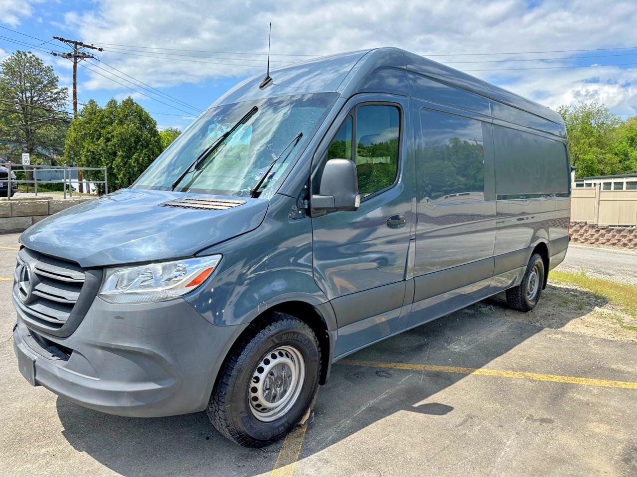 Salvage Mercedes-Benz Sprinter Image